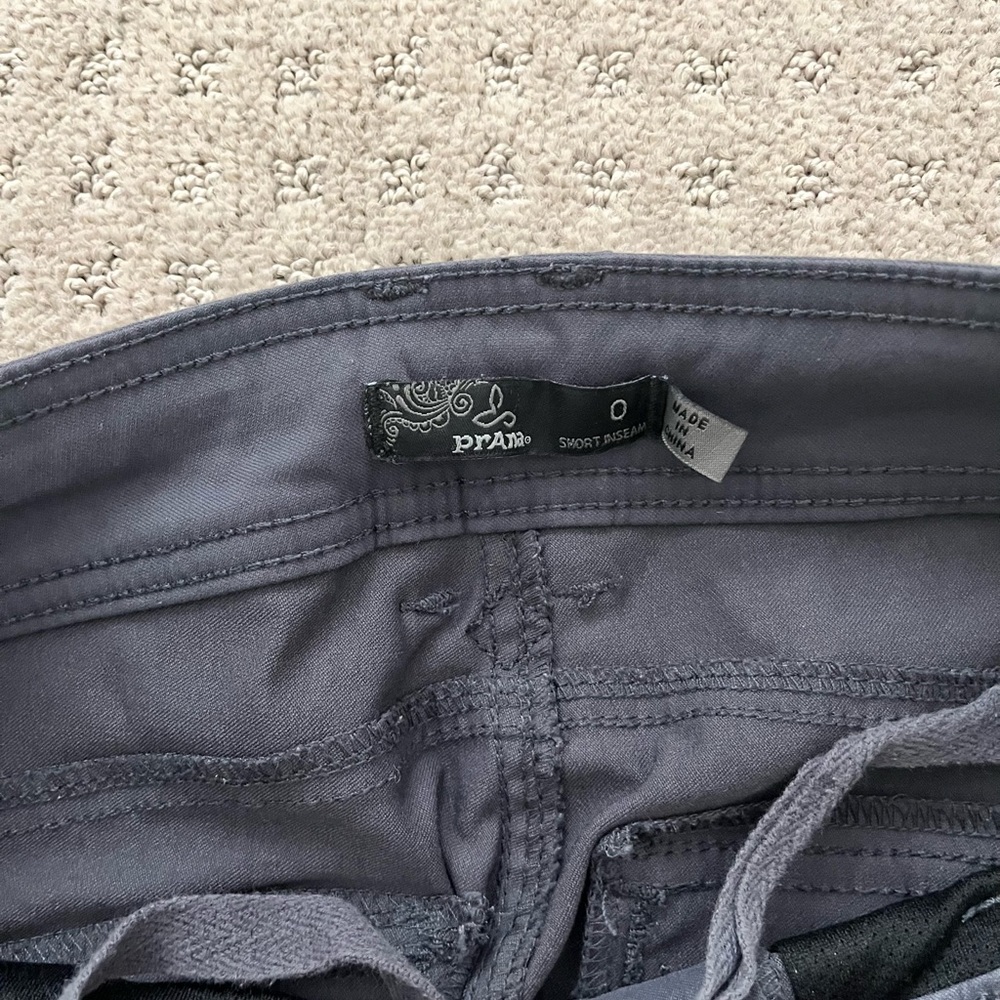 Prana Halle Pant Short Inseam grey/coal
